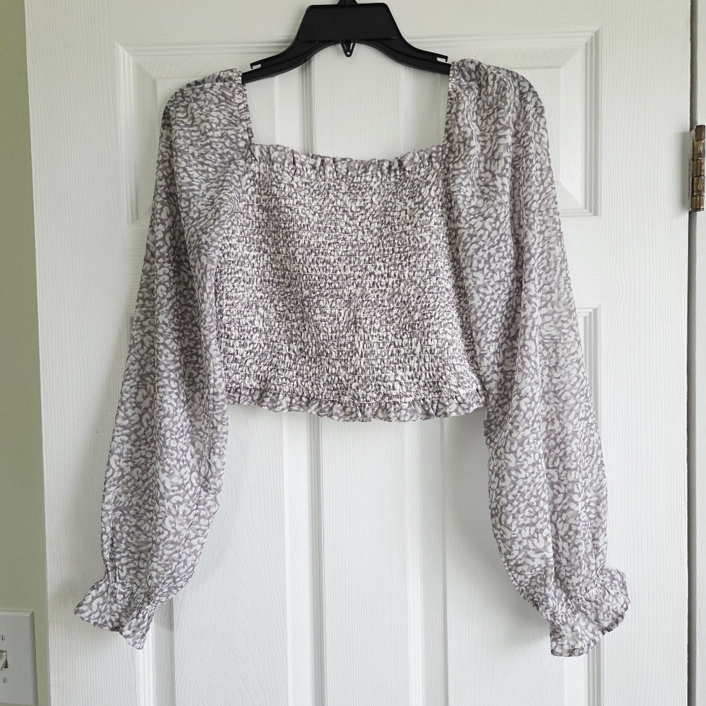 Japna ✨️ Women's Gray Long Sleeve Smocked Crop Top Size M